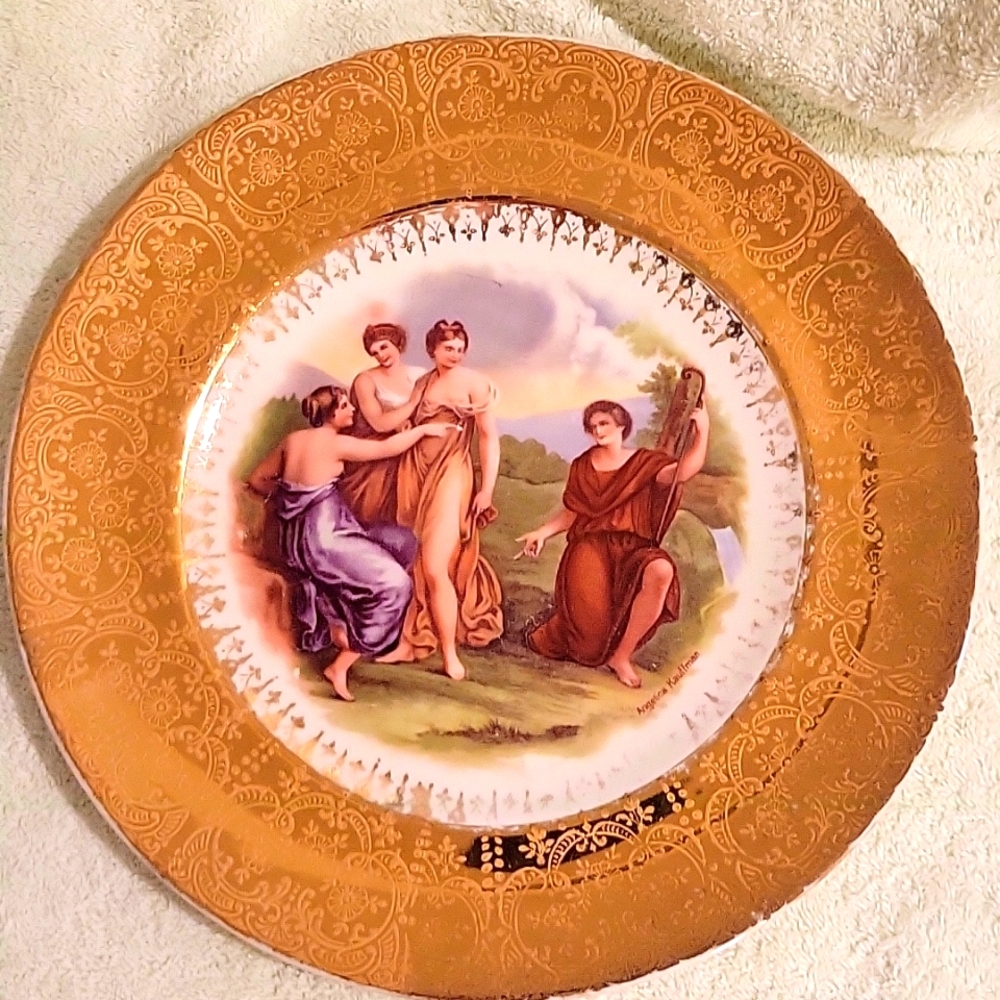 VINTAGE Decorative gold encrusted plate